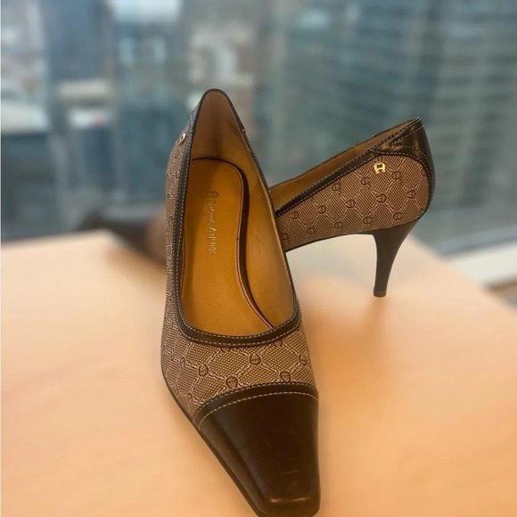 Etienne Aigner size 6.5 pumps excellent  condition - Picture 2 of 12